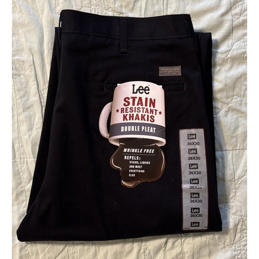 Lee Khakis Pants Mens 36x30 Black Straight Leg Pleated Front 100% Cotton Twill